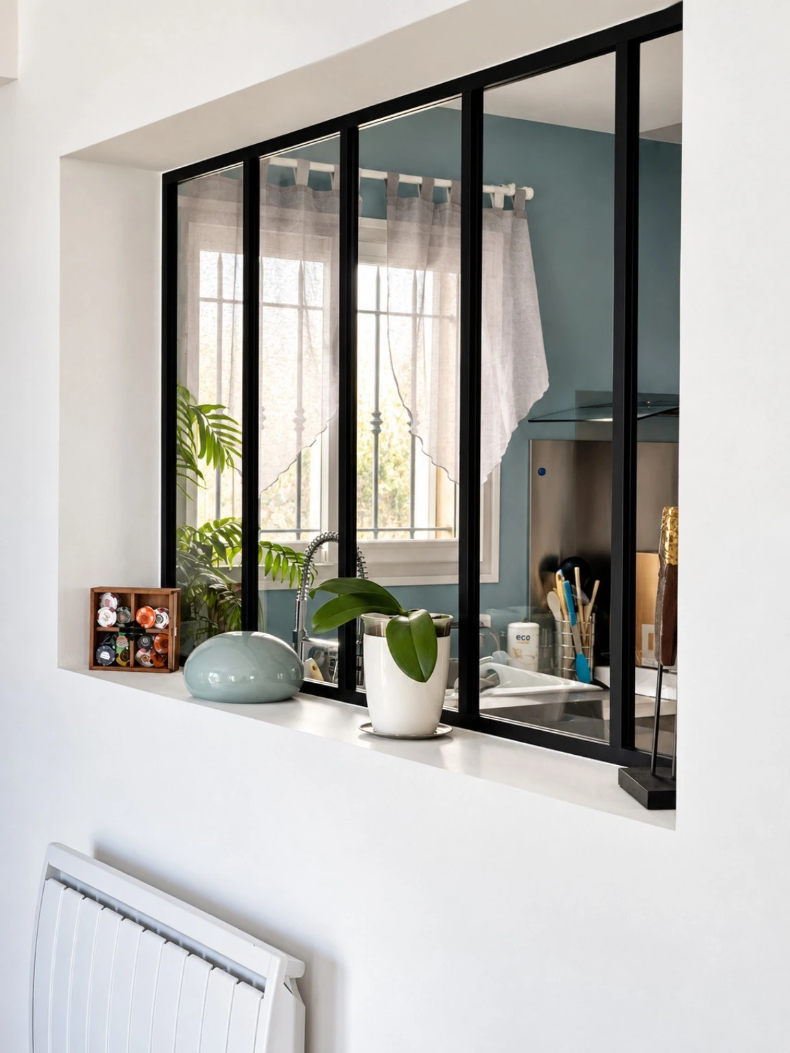Verrière intérieure noire réalisée par SudAzur Rénovation