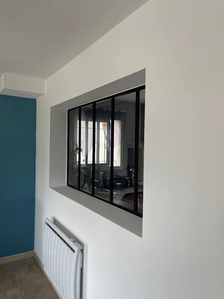 Travaux de peinture intérieure réalisés par SudAzur Rénovation